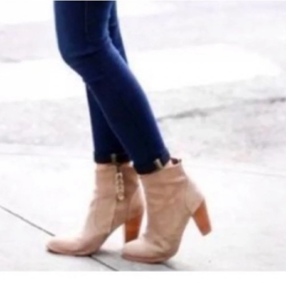 Joie Dalton Suede Tan Ankle Booties W/ Zipper, Size 9 Preowned